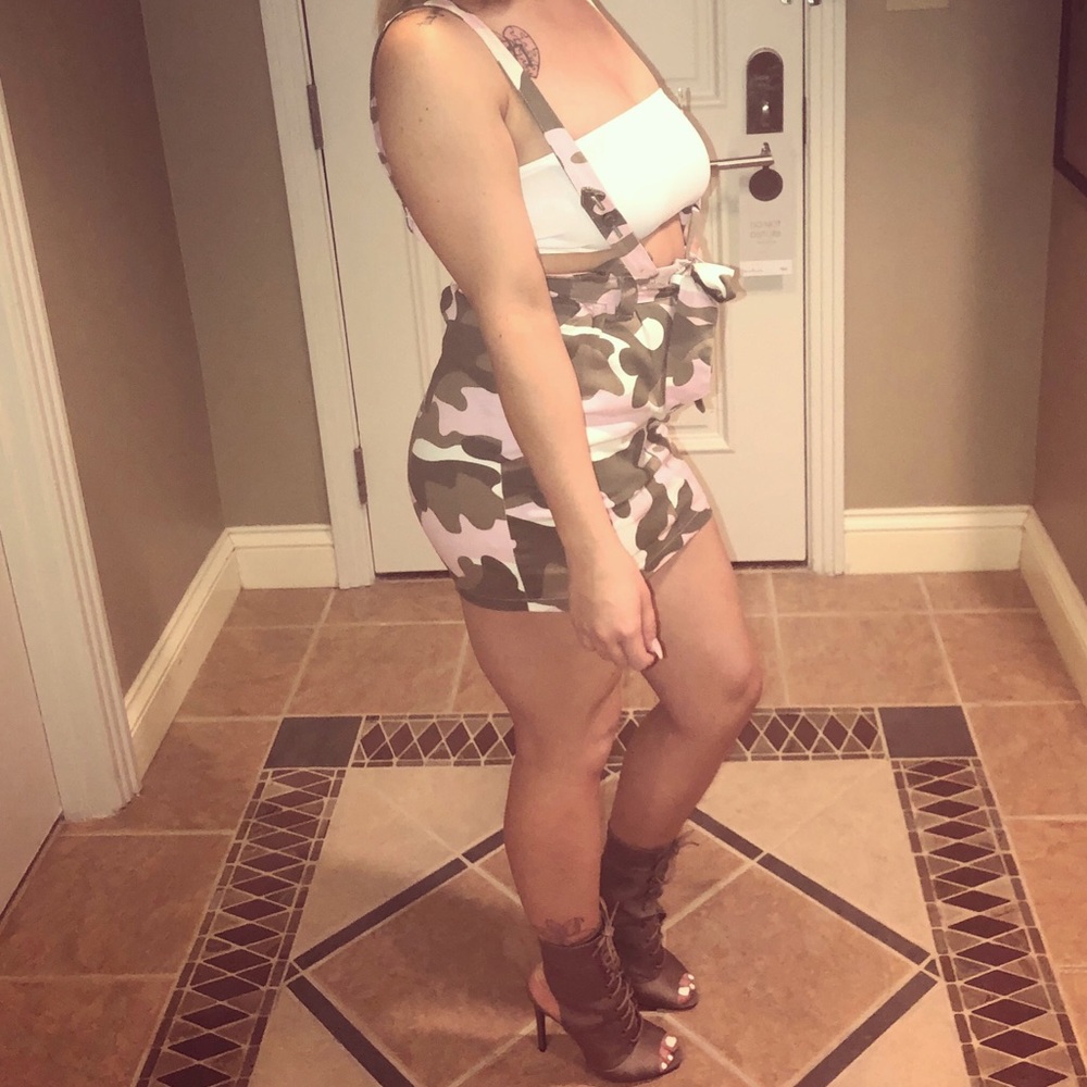 White/ pink / Olive camo overall dress